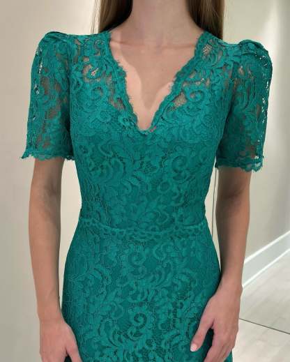 Beautiful V-Neck Column Lace Short Sleeves Mother of the Bride Floor-Length Wedding Guest Dresses