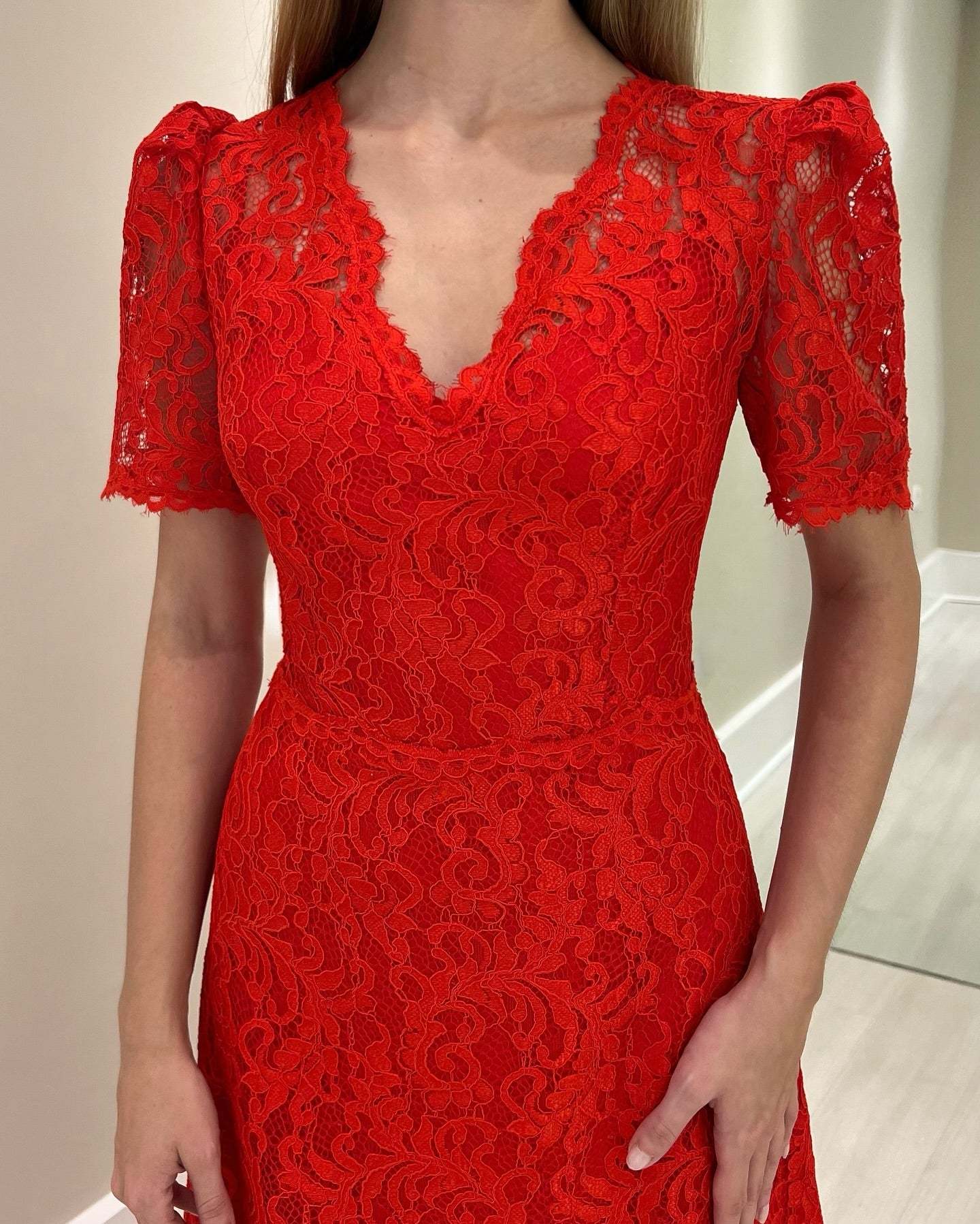 Beautiful V-Neck Column Lace Short Sleeves Mother of the Bride Floor-Length Wedding Guest Dresses