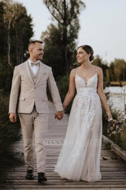 Beautiful White V-Neck Spaghetti strap A-Line Sleeveless Sweep Train Tulle Wedding Dresses With Appliques