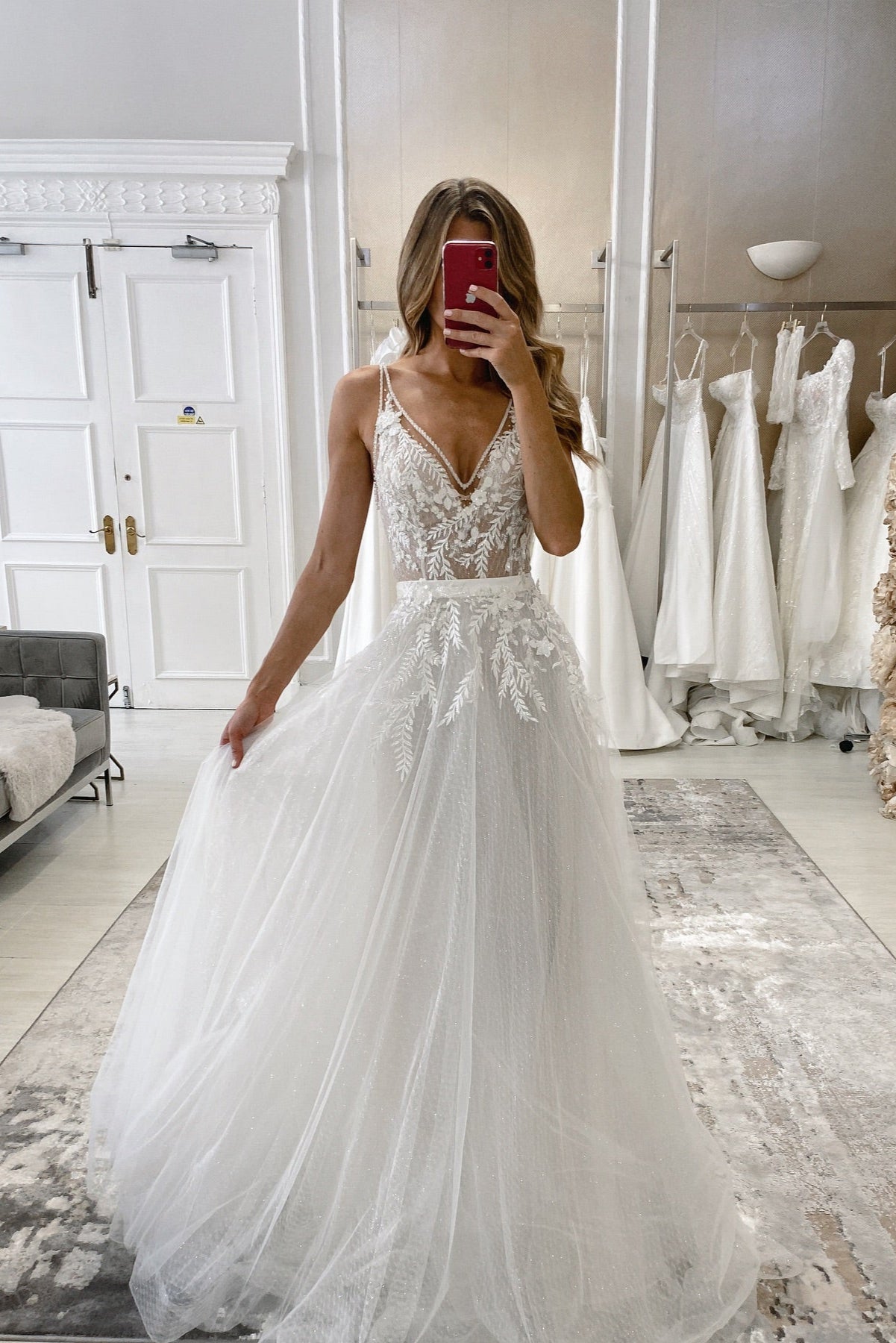 Boho White A-Line V-Neck Spaghetti Straps Lace Sleeveless Long Tulle Wedding Dress With Appliques