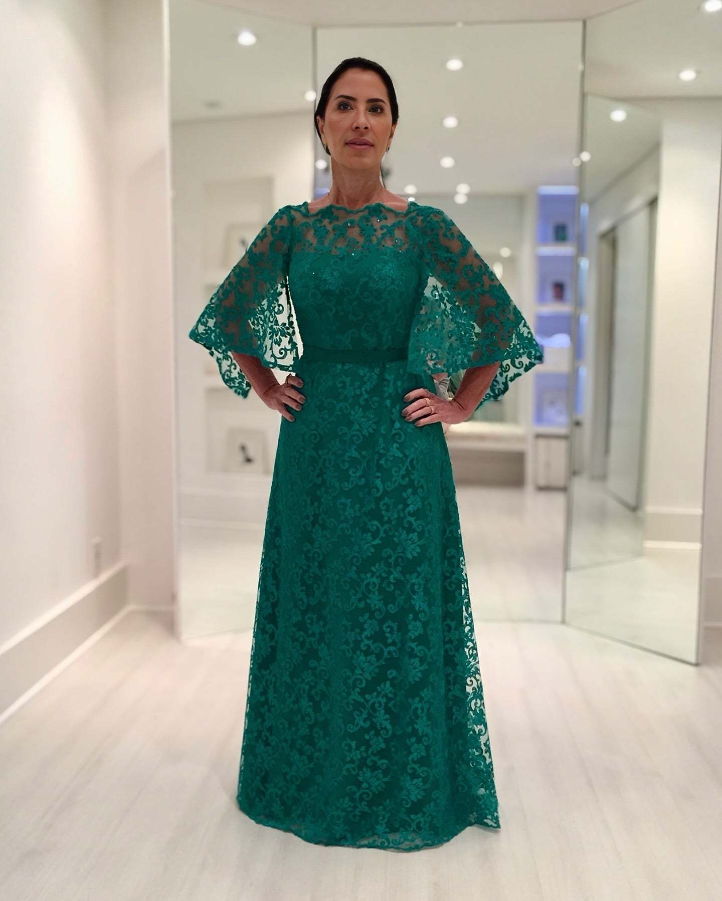 Charming Dark Green A-Line Mother of Bride Crew Long Sleeves Long Lace Bridesmaid Dress