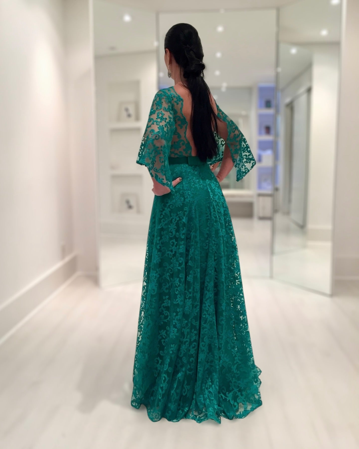 Charming Dark Green A-Line Mother of Bride Crew Long Sleeves Long Lace Bridesmaid Dress