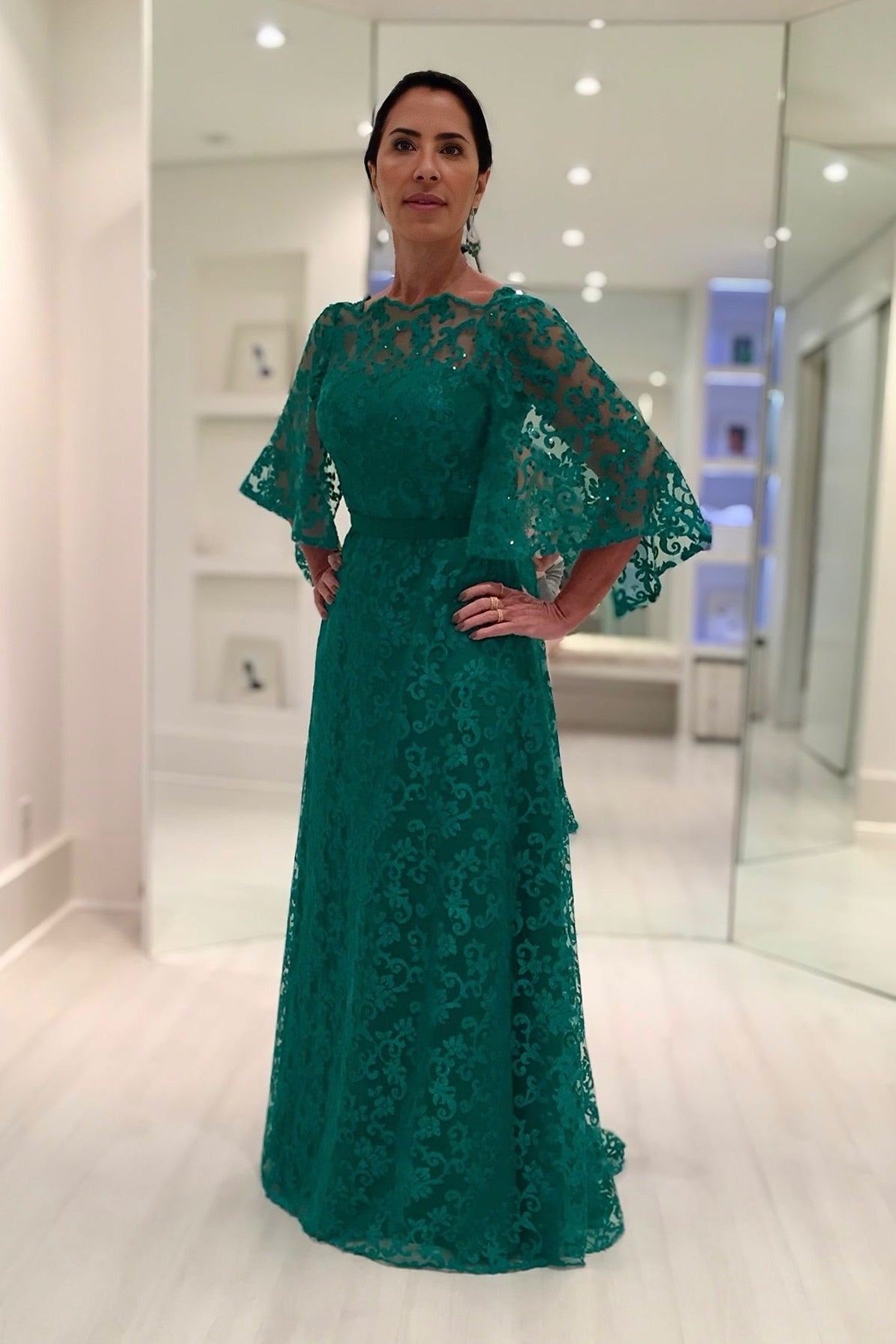 Charming Dark Green A-Line Mother of Bride Crew Long Sleeves Long Lace Bridesmaid Dress