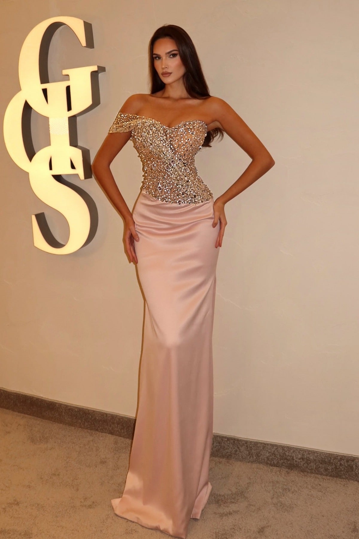 Charming Pink Column Strapless Beaded One-Shoulder Sleeveless Long Satin Evening Dresses with Rhinestones