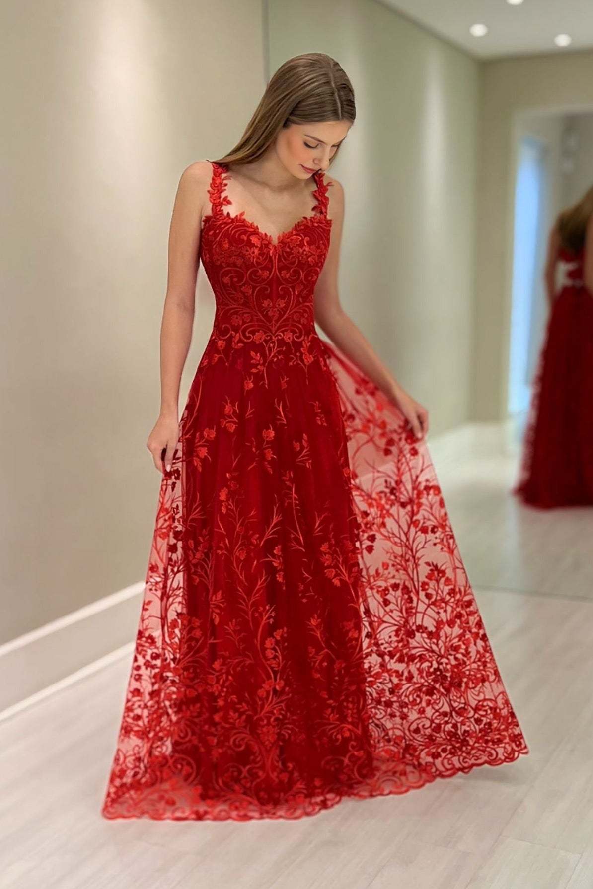 Charming Red A-Line Sweetheart Lace Spaghetti Straps Sleeveless Tulle Floor-Length Mothe of the Bride Dress