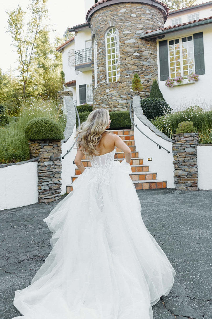 Charming White A-Line Sweetheart Sleeveless Front Split Long Tulle Wedding Dress With Appliques