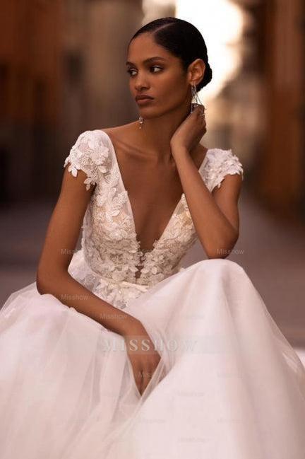 Charming White A-Line V-Neck Cap Sleeve Backless Sweep Train Tulle Wedding Dresses With Appliques