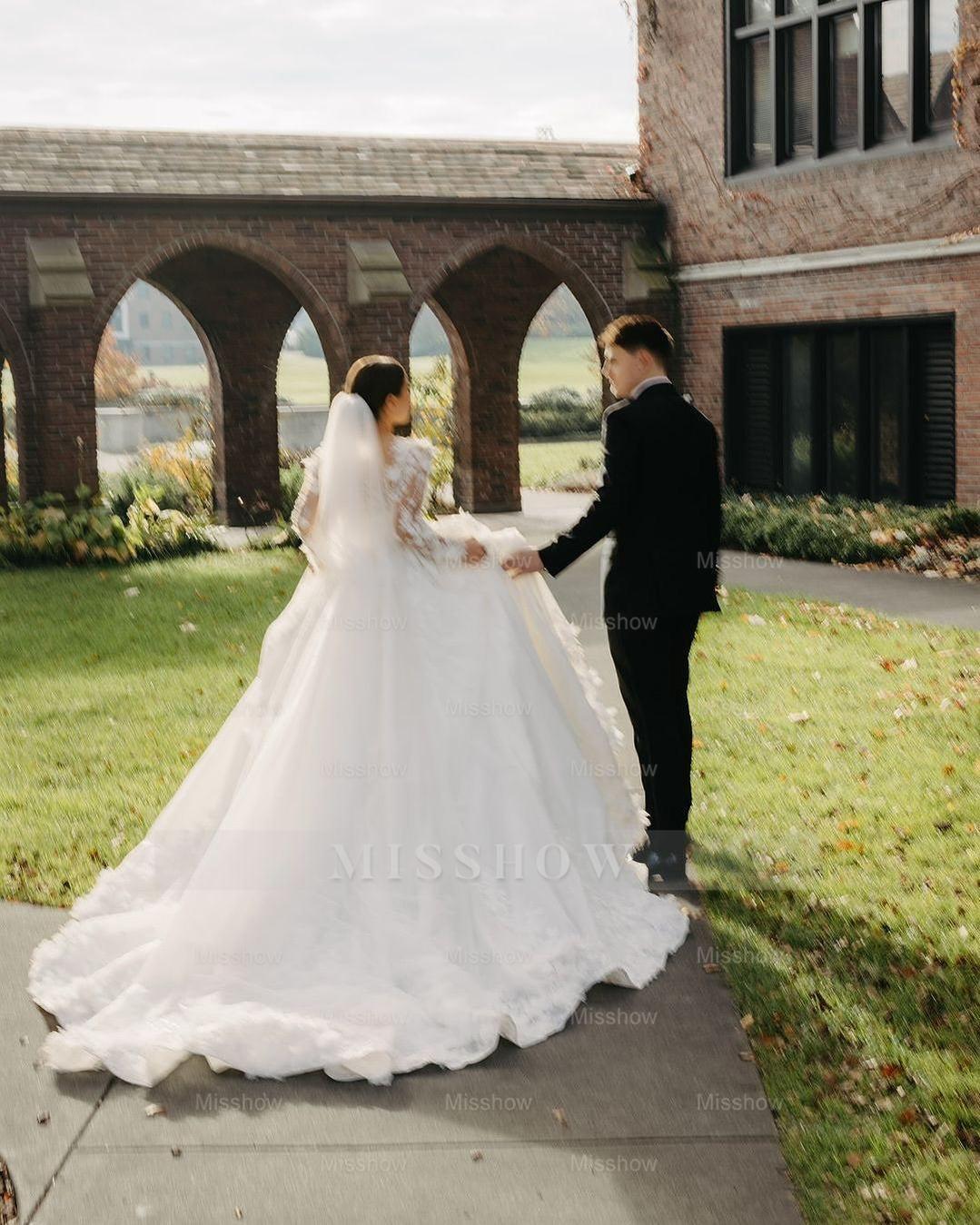 Charming White Ball Gown V-Neck Long Sleeves Cathedral Train Lace Wedding Dresses With Appliques