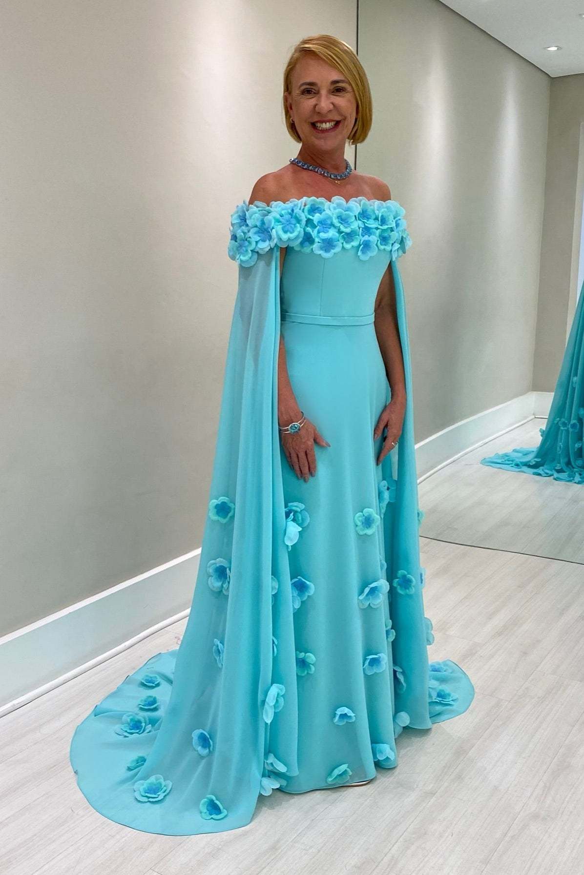 Chic A-Line Chiffon Mother of The Bride Dress Off-The-Shoulder Cap Sleeves Bridesmaid Dresses With Appliques