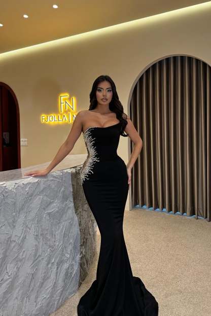 Chic Black Mermaid Strapless Beaded Sleeveless Satin Formal Dress With Rhinestones