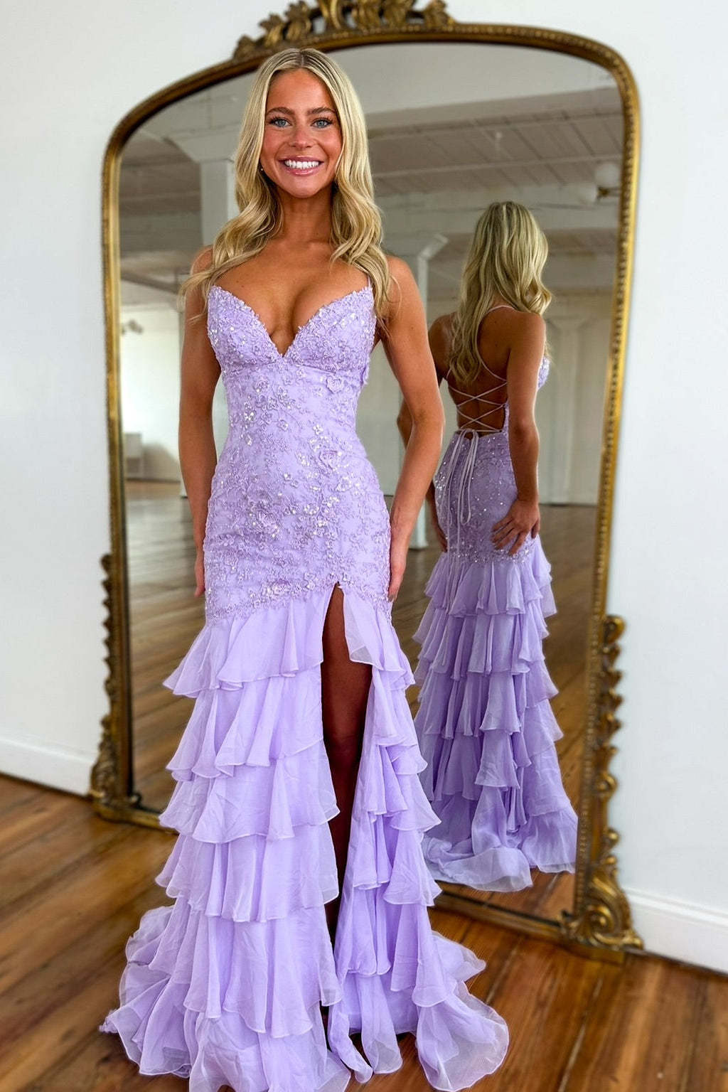 Chic Long Lilac V-neck Mermaid Lace Sleeveless Prom Dress with Slit