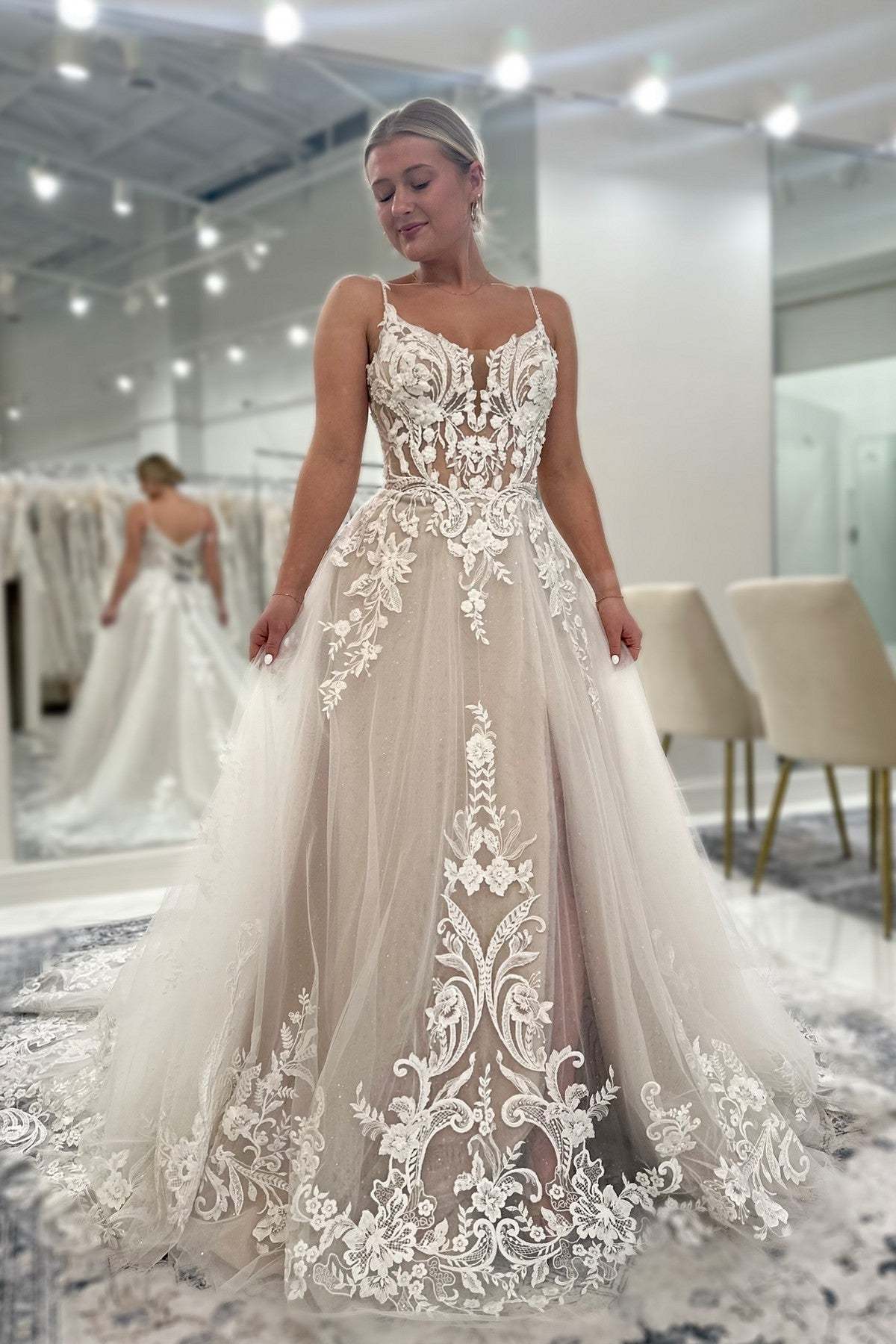 Chic White Lace A-Line Spaghetti Strap Sleeveless Sweep Train Tulle Wedding Dresses With Appliques