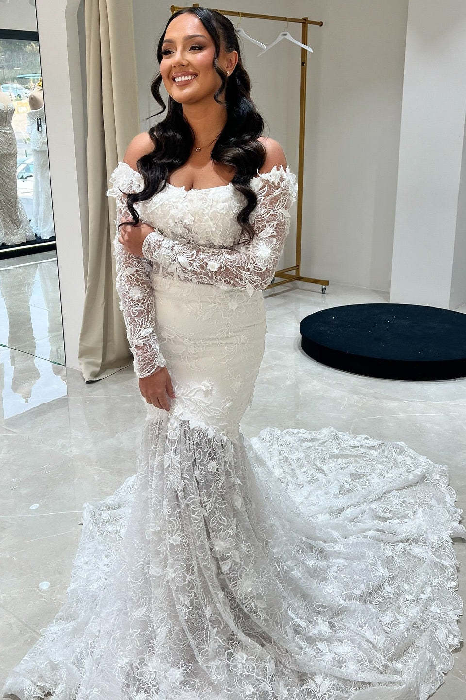 Chic White Mermaid Lace Off-The-Shoulder Beaded Long Sleeves Chapel Train Wedding Dresses With Appliques