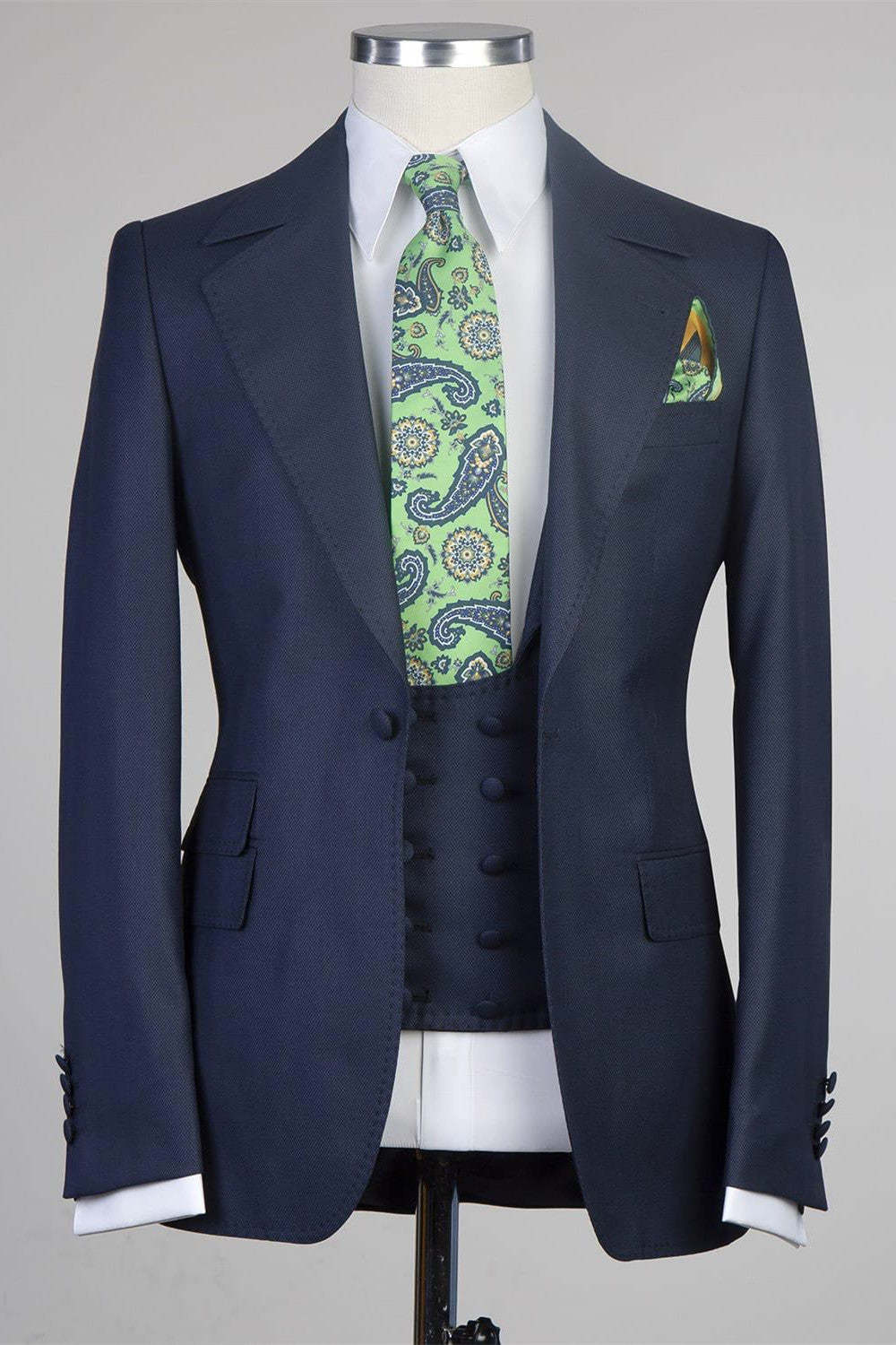 Trendy Navy One-Button Three-Piece Peak Lapel Men’s Suit