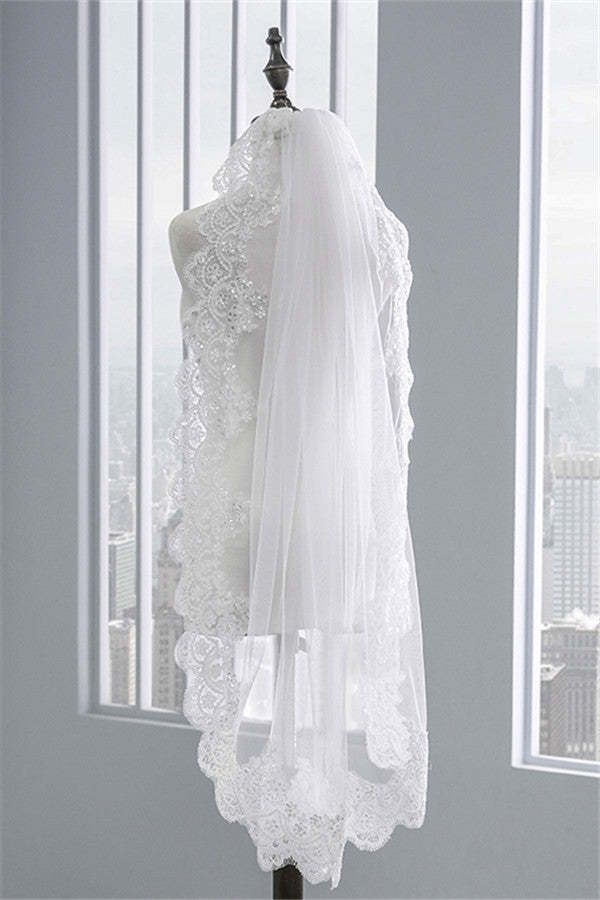 Cute Tulle Lace Scalloped Edge 1.5*1.45M Wedding Veils with Appliques Sequined