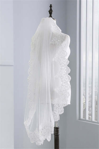 Cute Tulle Lace Scalloped Edge 1.5*1.45M Wedding Veils with Appliques Sequined