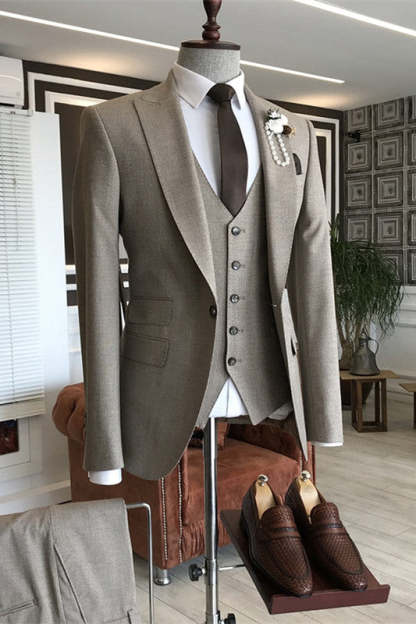Light Khaki Formal Three-Piece Peaked Lapel Business Suit