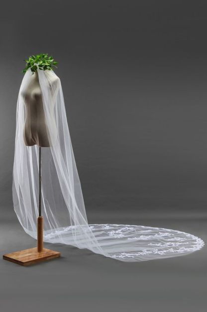 Elegant Cathedral Tulle Scalloped Edge 3*1.8M Wedding Veils with Appliques