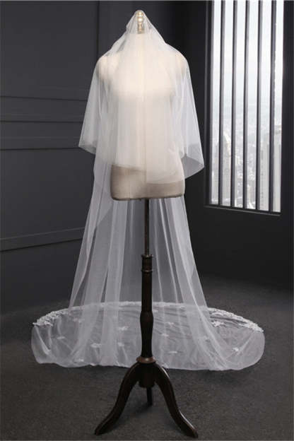 Elegant Lace Applique Edge Wedding Veils with Appliques