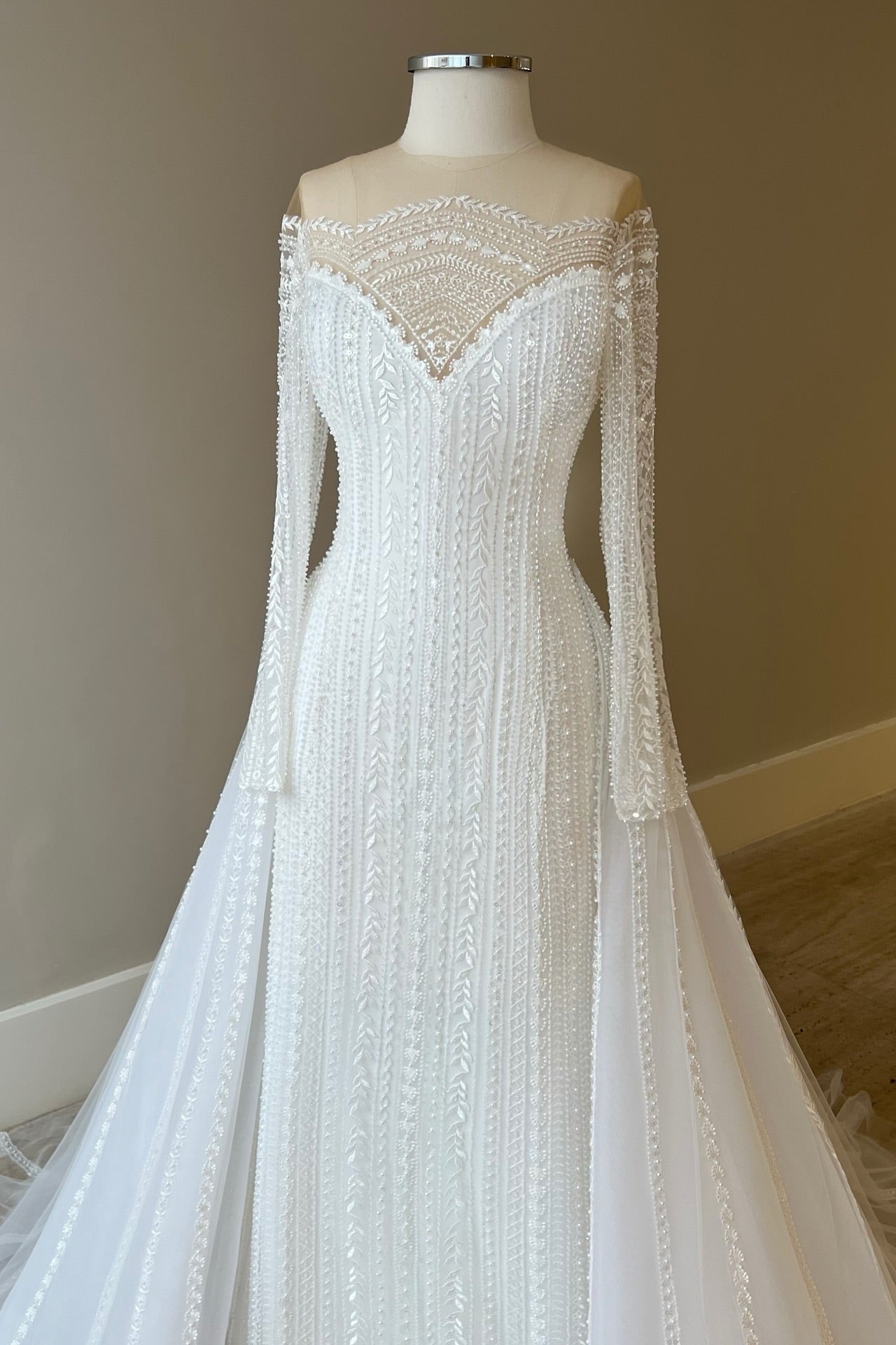 Elegant White A-Line Long Sleeves Beaded Lace Capel Train Long Wedding Dresses
