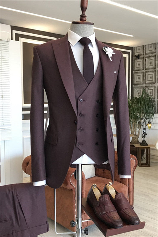 Glamorous Maroon Peaked Lapel Three-Piece Prom Ensemble for Men
