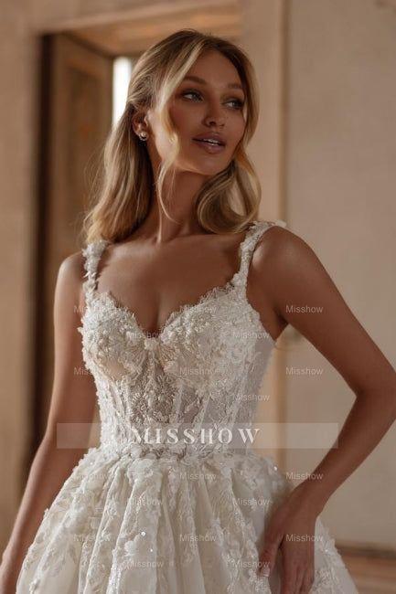 Extravagant Long Ivory A-line Princess Spaghetti Straps Lace Tulle Wedding Dress