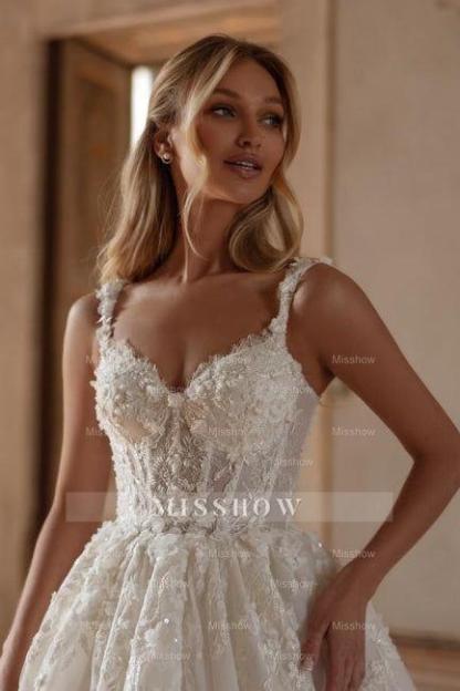 Extravagant Long Ivory A-line Princess Spaghetti Straps Lace Tulle Wedding Dress
