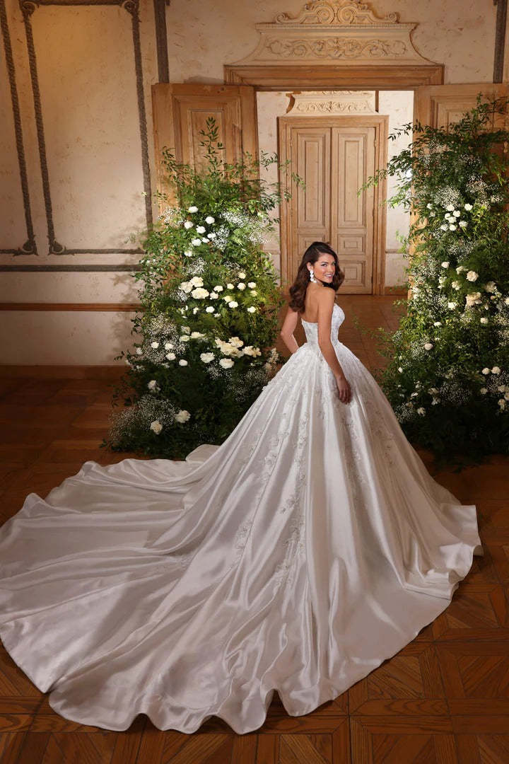 Fabulous White A-Line Strapless Beaded Ball Gown Sleeveless Cathedral Train Satin Wedding Dresses With 3D Flowers