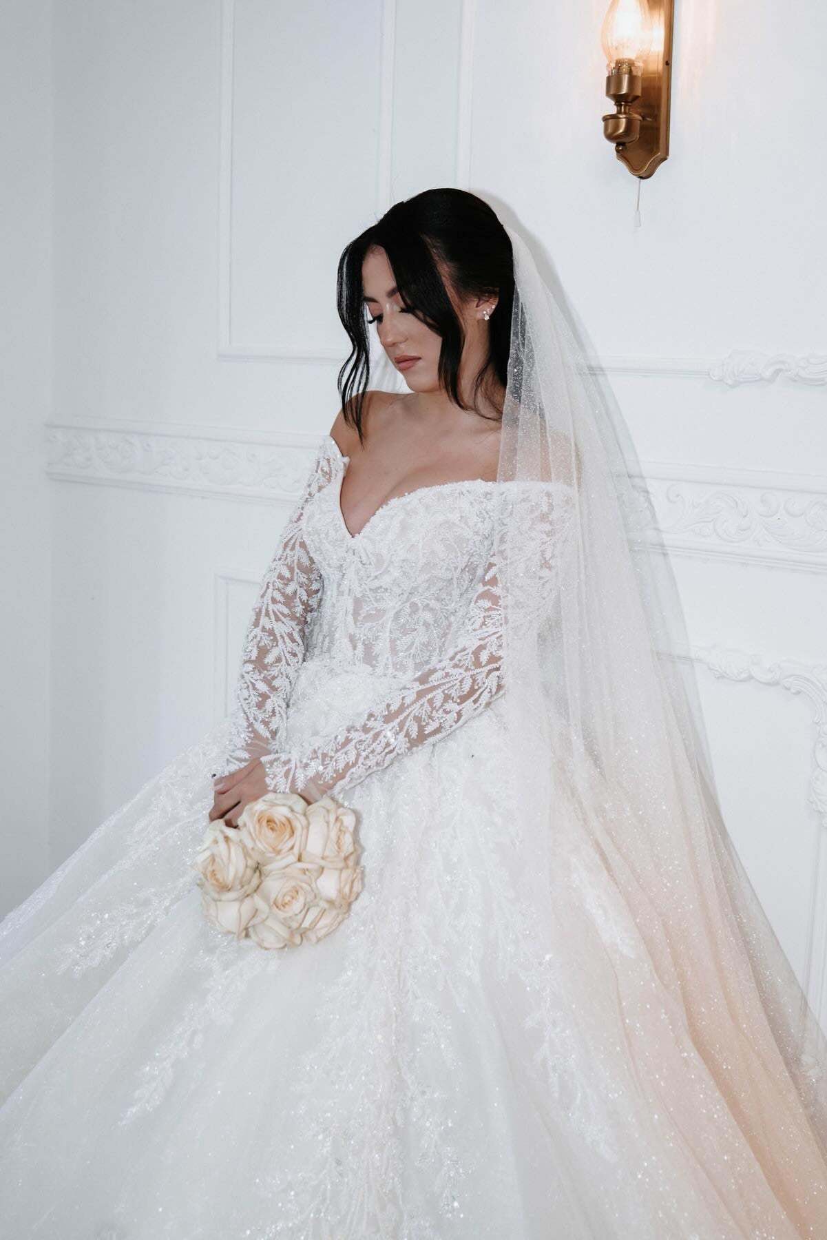 Fabulous White Ball Gown Strapless Off-The-Shoulder Long Sleeves Beaded Lace Long Tulle Wedding Dress