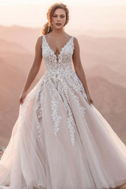 Fabulous White V-Neck Spaghetti Strap A-Line Sleeveless Backless Tulle Long Lace Wedding Dresses With Appliques