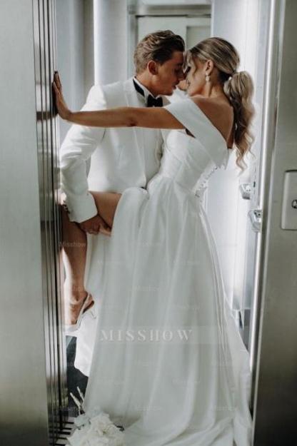 Fashionable White A-Line Off-the-shoulder Split Front Lace-up Long Wedding Dress Panel Train