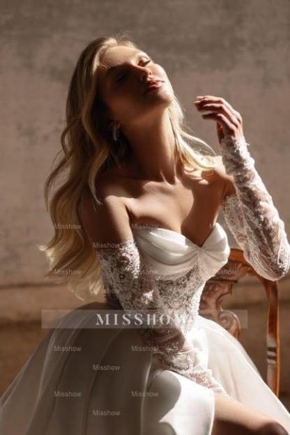 Fashionable White Sweetheart A-Line Sleeveless Lace Sweep Train Wedding Dresses With High Slit