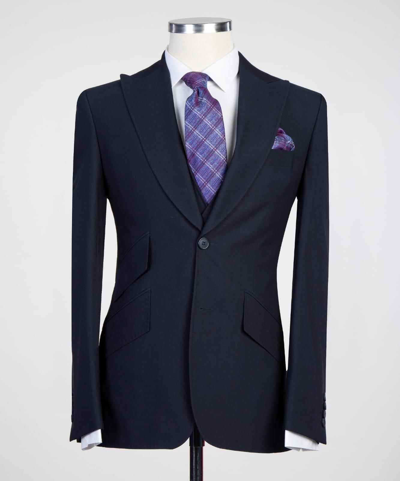 Stylish Dark Navy Three-Piece Peak Lapel Men’s Suits