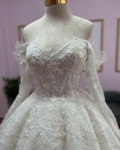 Popular Ivory Sweetheart Long-Sleeve Ball Gown Wedding Dress with Chapel Train
