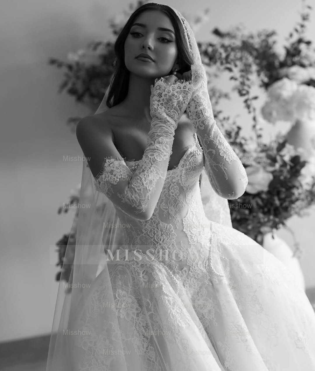 Princess Ball Gown White Sweetheart Lace Wedding Dress with Long Sleeves