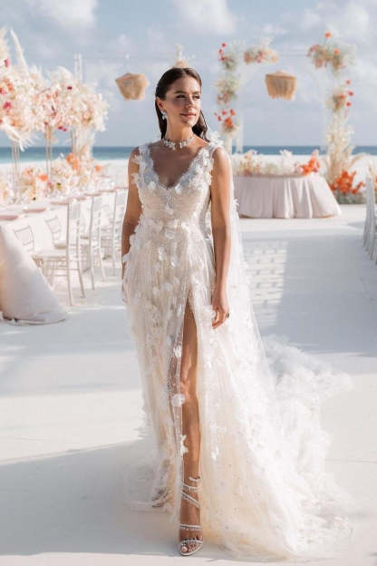 Romantic Ivory V-Neck Lace A-Line Spaghetti Strap Sequined Sleeveless Watteau Train Long Tulle Wedding Dresses With Slit