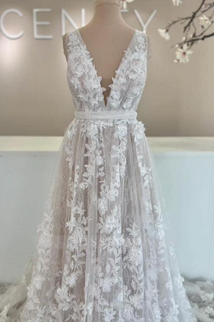 Romantic White A-Line V-Neck Sleeveless Backless Lace Cathedral Train Long Tulle Wedding Dresses