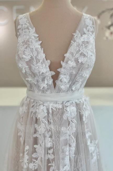 Romantic White A-Line V-Neck Sleeveless Backless Lace Cathedral Train Long Tulle Wedding Dresses