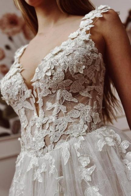Romantic White A-Line V-Neck Sleeveless Backless Lace Cathedral Train Wedding Dresses With Appliques
