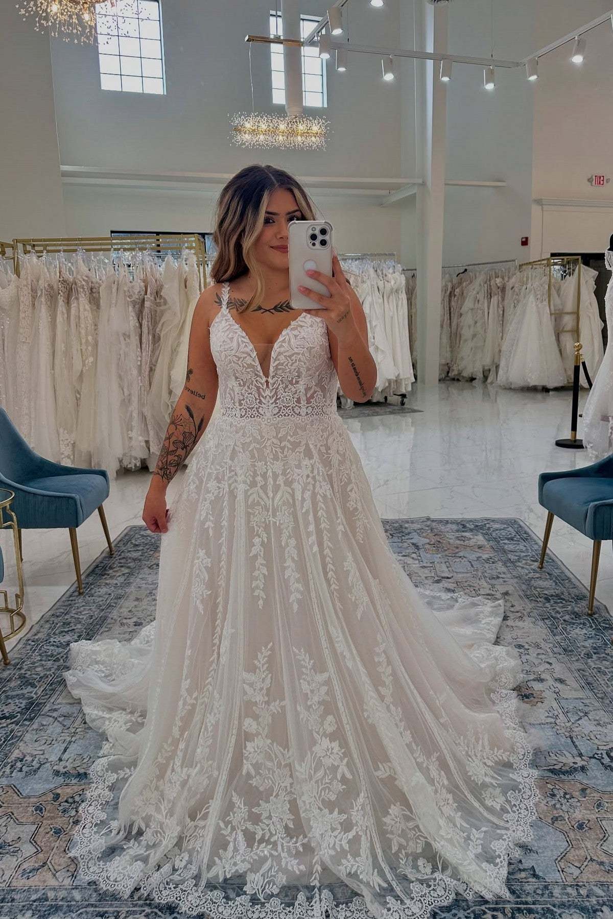 Romantic White Lace A-Line V-Neck Spaghetti Strap Sleeveless Backless Sweep Train Tulle Wedding Dresses With Appliques