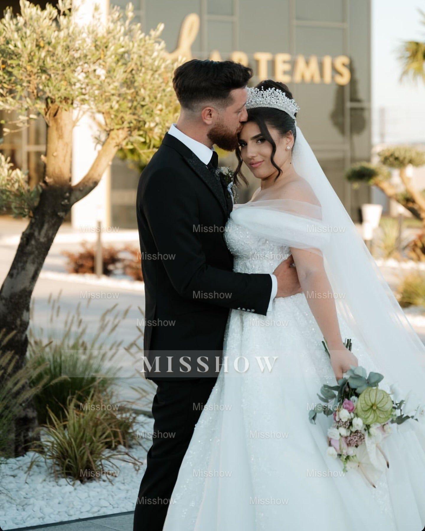 Romantic White Strapless Ball Gown Off-The-Shoulder Sequined Lace Sleeveless Long Tulle Wedding Dresses