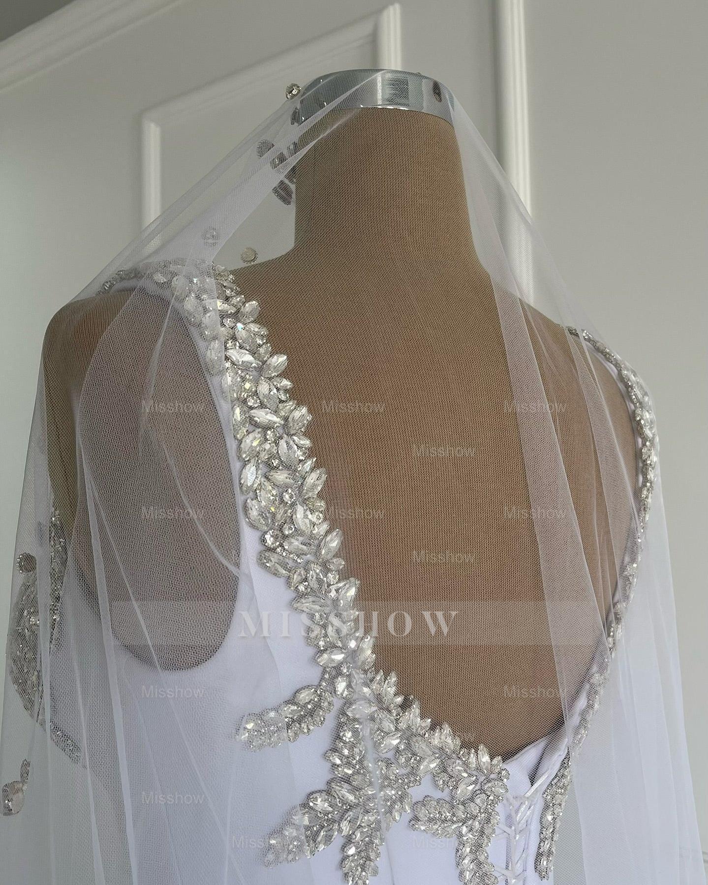 Simple White Sweetheart Sleeveless Mermaid Wedding Dress with Rhinestones