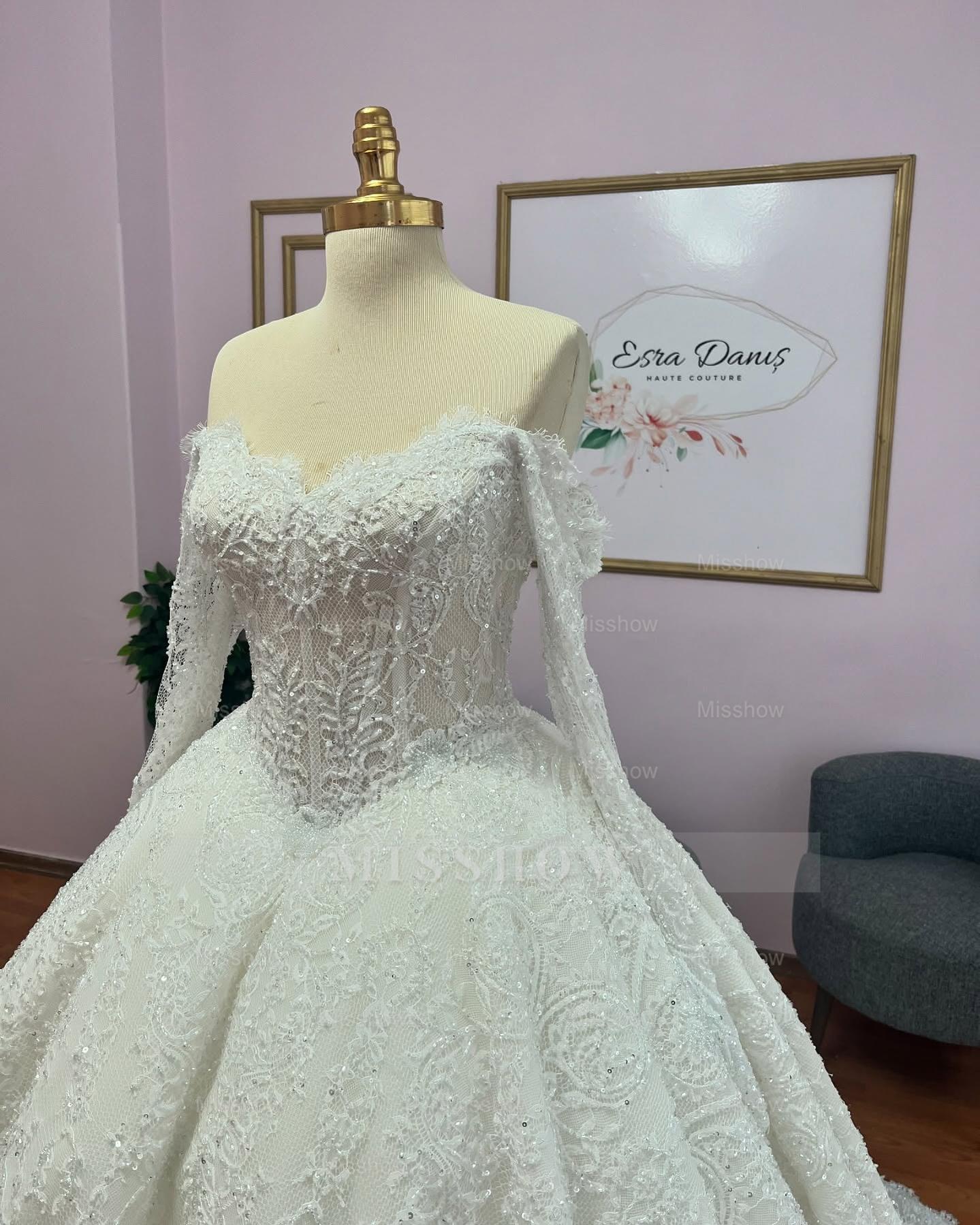 Stunning Ivory Sweetheart Long-Sleeve Ball Gown Wedding Dress with Sequins