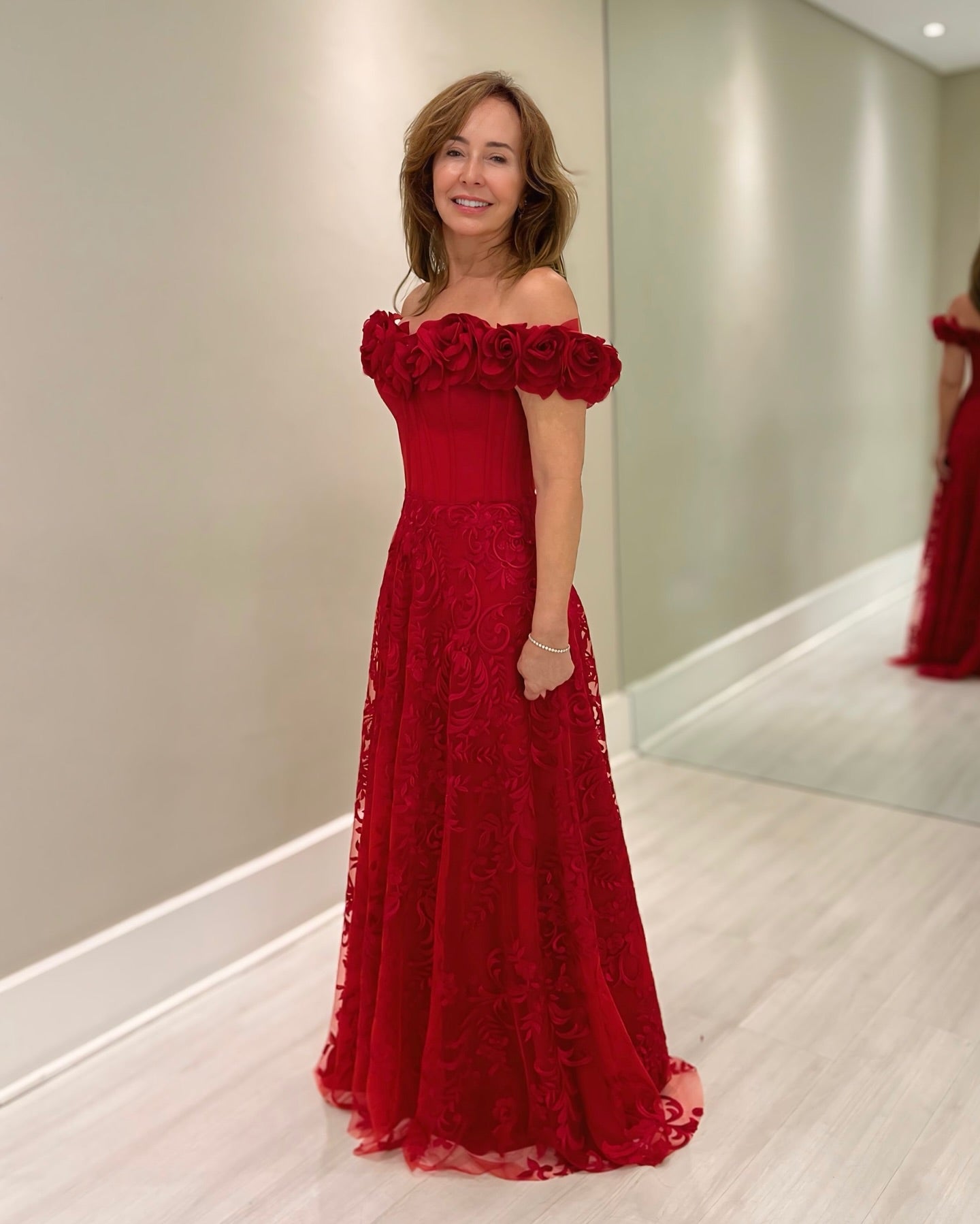 Stunning Red A-Line Sweetheart Sleeveless Long Lace Mother of the Bride Dress With Handmade Flowers