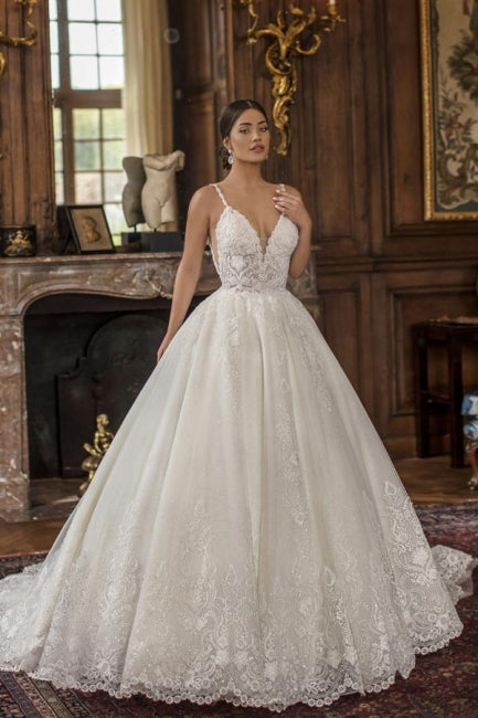 Stunning White Spaghetti Strap V-Neck Sleeveless Backless Lace Ball Gown Long Lace Wedding Dresses