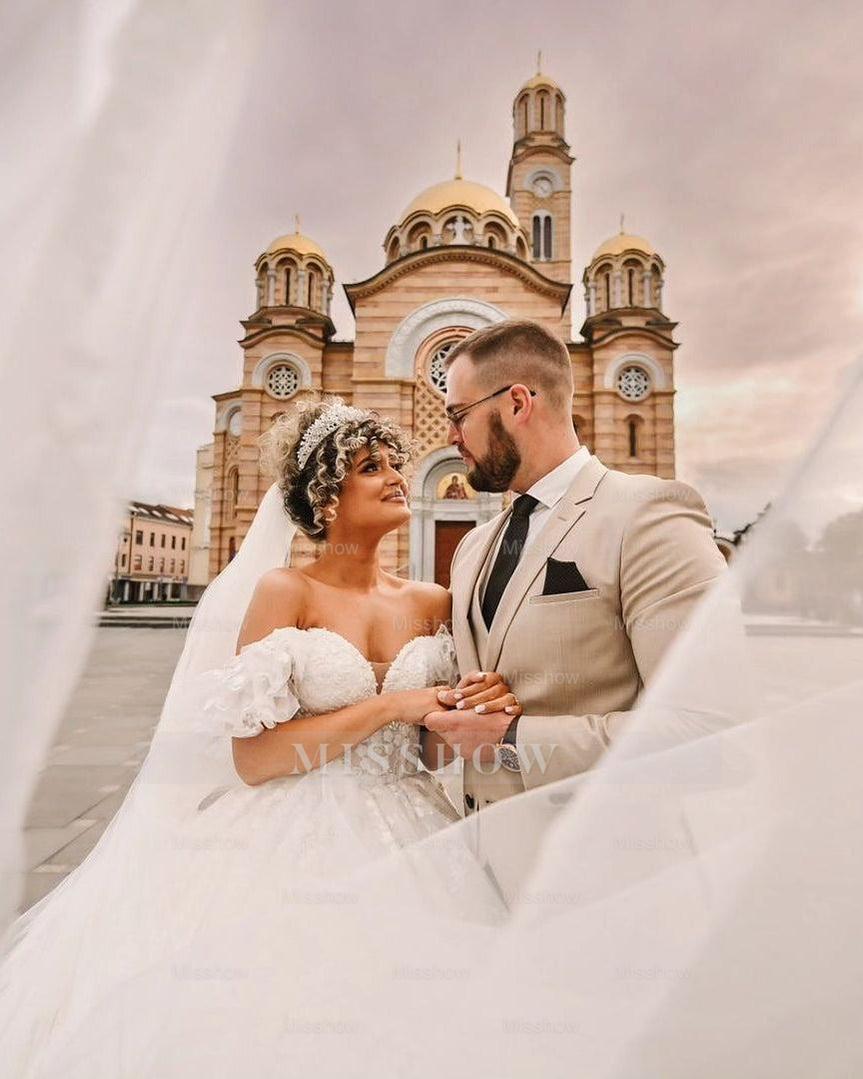 Stunning White Sweetheart Off-The-Shoulder Ball Gown Beaded Lace Sleeveless Cathedral Train Tulle Wedding Dresses