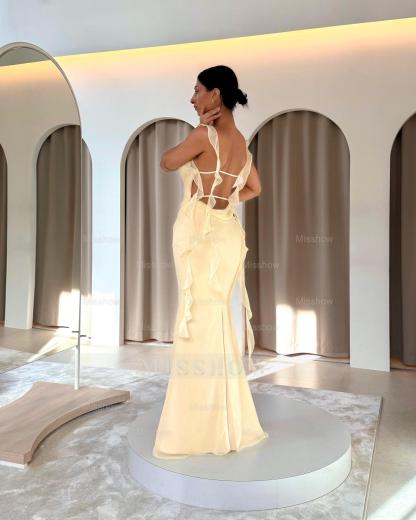 Unique Daffodil Sweetheart Sleeveless Backless Mermaid Evening Dress with Sweep Train