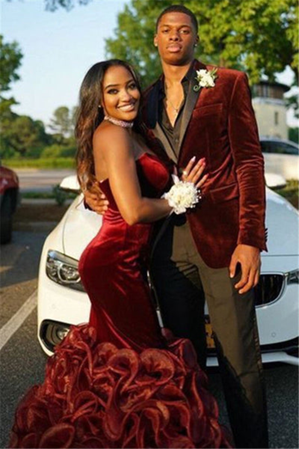 Men's Slim Fit Burgundy Velvet Prom Suit with Notched Lapel 2-Piece Set