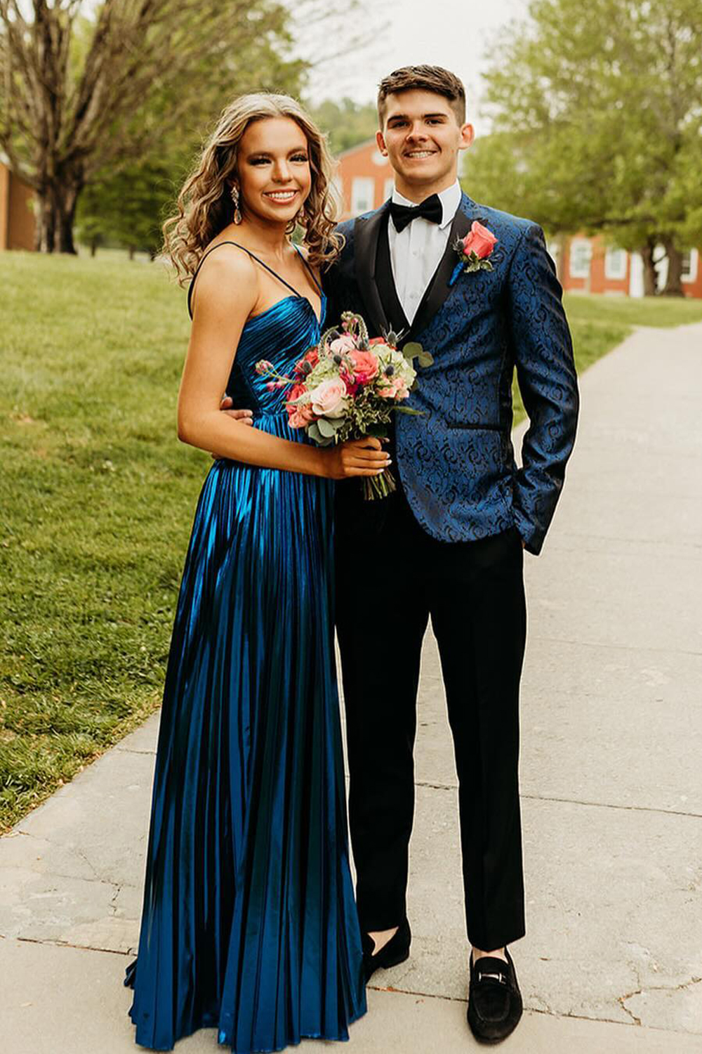 Men's Formal Prom Suits in Dark Navy Jacquard with Peak Lapel 3-Piece Set