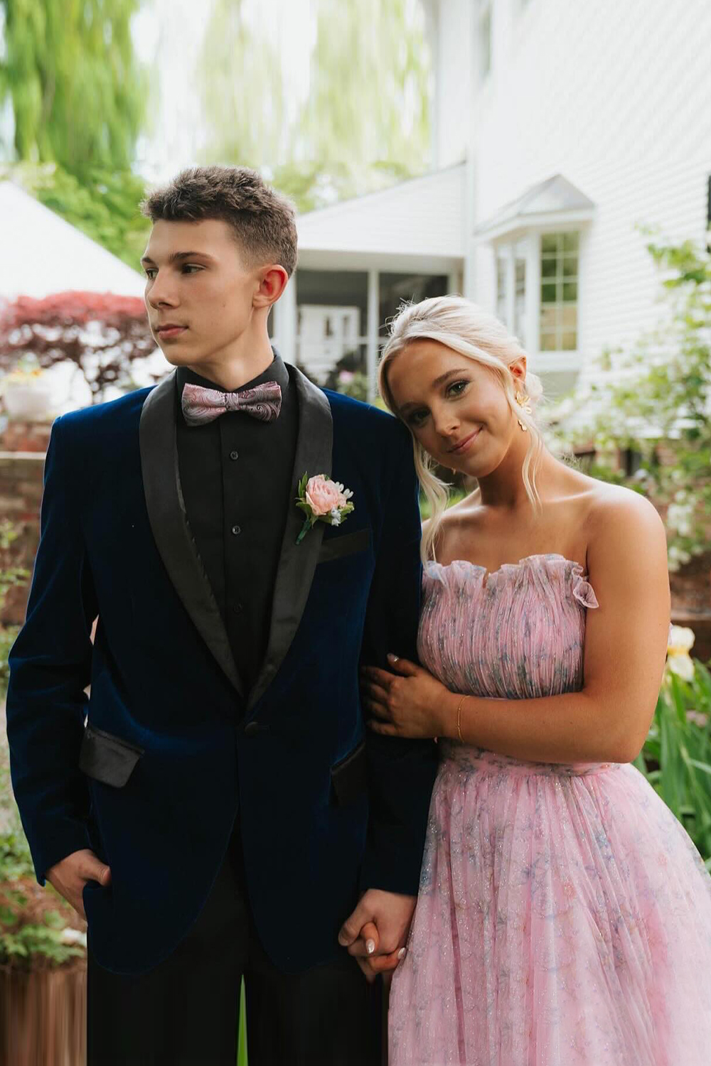Men's Prom Suits in Dark Blue Velvet with Shawl Lapel and One Button 2-Piece Set